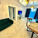 Solid Sea View Mamaja